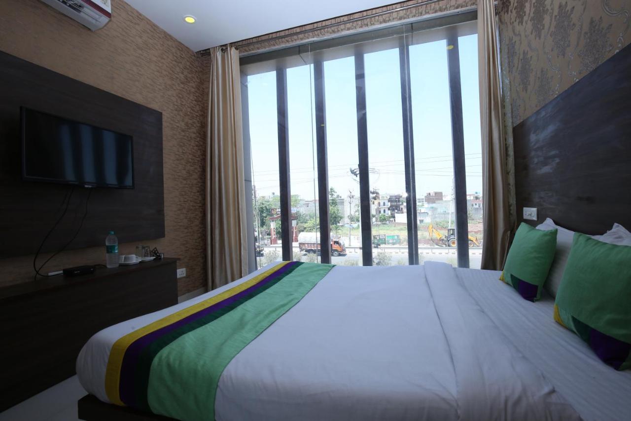 Hotel Pearl Grand & Banquet Zirakpur Экстерьер фото