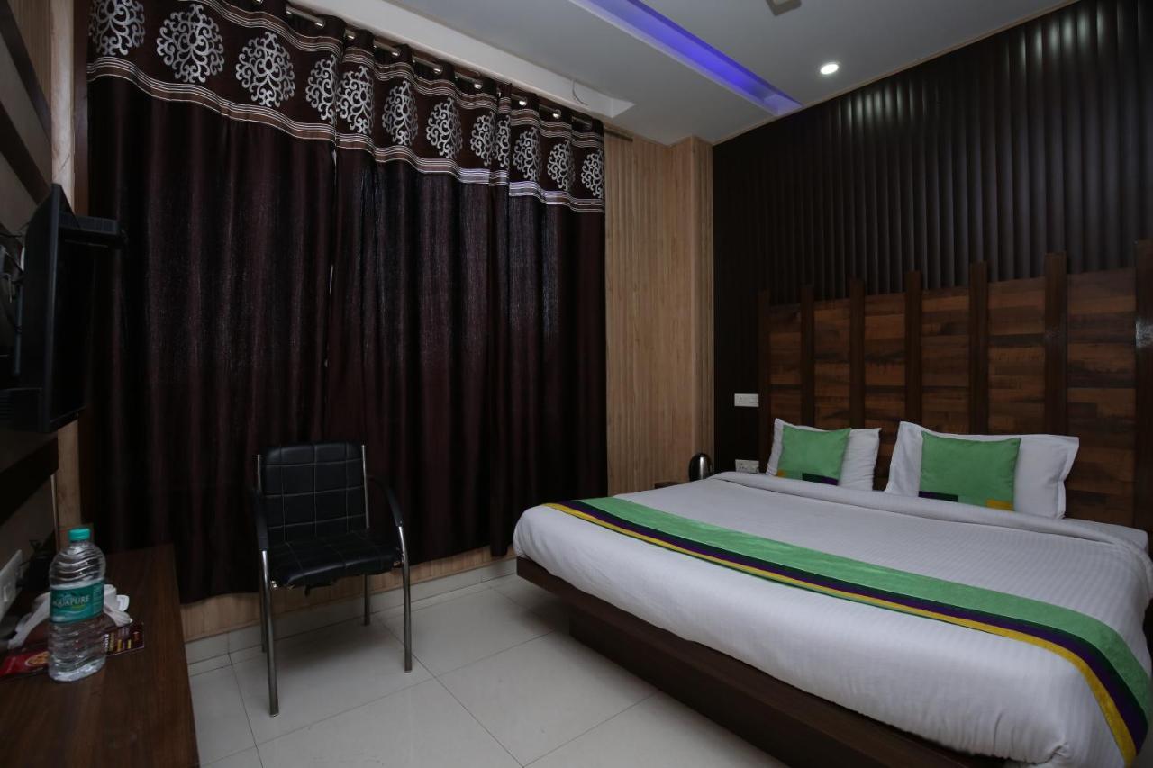 Hotel Pearl Grand & Banquet Zirakpur Экстерьер фото